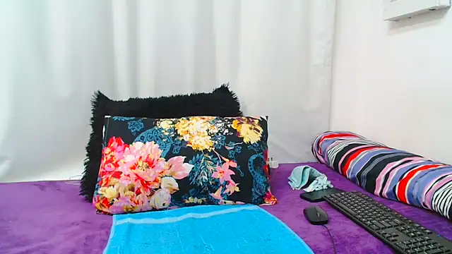 Snapshot of SMALLBOOBSXX chatting on October 7, 2025, 3:35 pm SMALLBOOBSXX online show from October 7, 2025, 3:35 pm