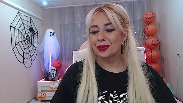 Snapshot of KatrinaCharm chatting on October 13, 2025, 12:18 pm KatrinaCharm online show from October 13, 2025, 12:18 pm