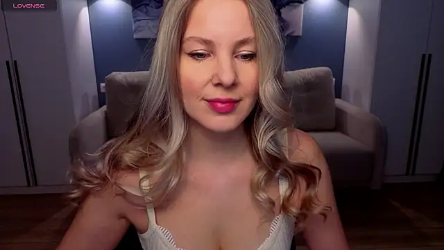 MelanieBennett online show from April 11, 2026, 6:10 am