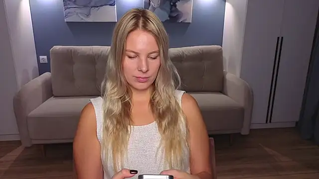 Snapshot of MelanieBennett chatting on October 12, 2025, 6:37 am MelanieBennett online show from October 12, 2025, 6:37 am