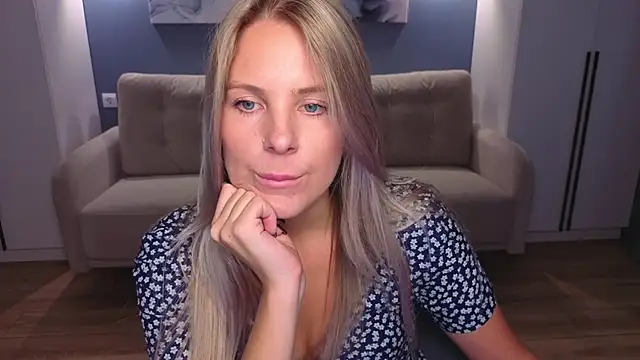 Snapshot of MelanieBennett chatting on October 14, 2025, 1:12 pm MelanieBennett online show from October 14, 2025, 1:12 pm