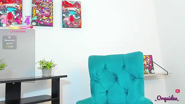 Snapshot of _Orquidea_ chatting on October 31, 2025, 2:02 pm  Orquidea  online show from October 31, 2025, 2:02 pm