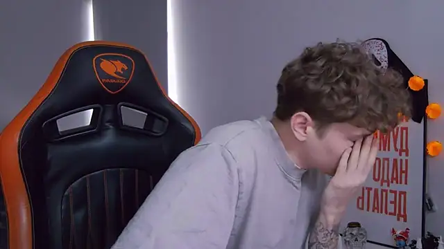 DanyDavis online show from November 2, 2025, 9:25 am