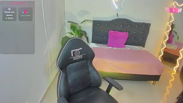 Snapshot of saaya_tay chatting on September 20, 2025, 3:22 am saaya tay online show from September 20, 2025, 3:22 am