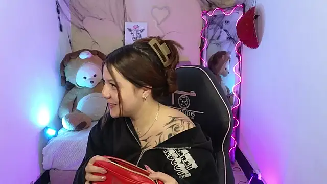 kissy tay online show from October 27, 2025, 11:33 am