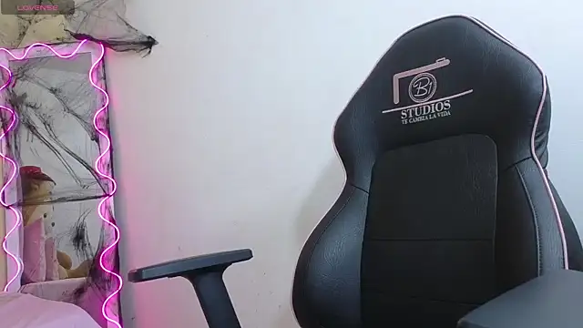 kissy tay online show from October 22, 2025, 12:15 pm