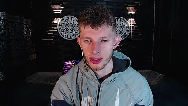 Snapshot of andrewxbi chatting on September 19, 2025, 12:09 pm andrewxbi online show from September 19, 2025, 12:09 pm