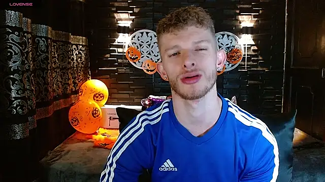 Snapshot of andrewxbi chatting on October 27, 2025, 1:34 pm andrewxbi online show from October 27, 2025, 1:34 pm