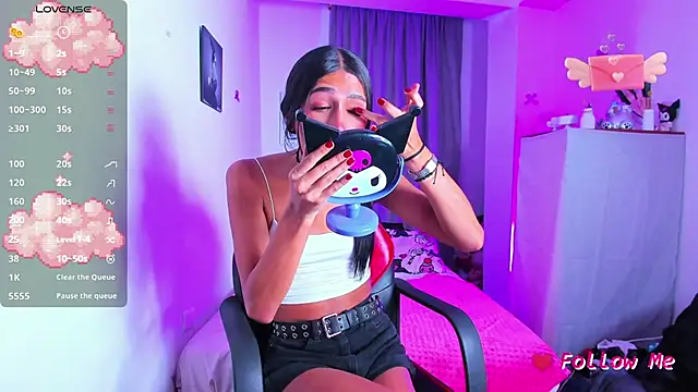 Snapshot of SkylerBennet chatting on October 4, 2025, 2:02 am SkylerBennet online show from October 4, 2025, 2:02 am