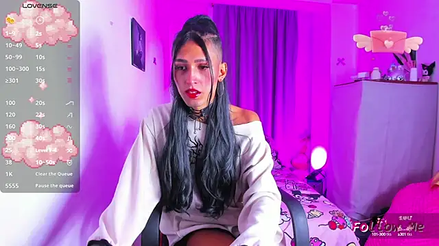 Snapshot of SkylerBennet chatting on October 18, 2025, 2:24 am SkylerBennet online show from October 18, 2025, 2:24 am