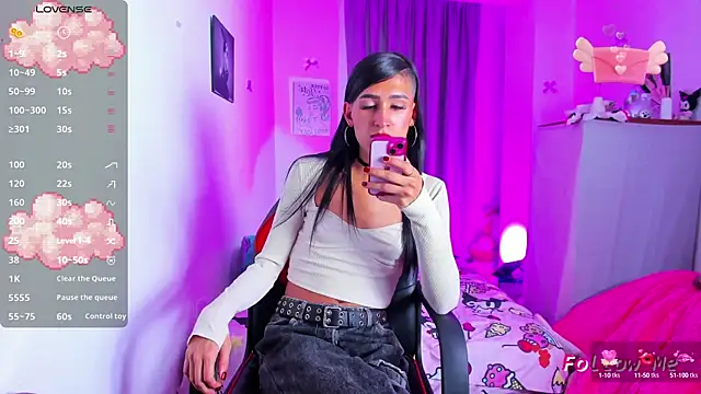 Snapshot of SkylerBennet chatting on October 22, 2025, 3:17 am SkylerBennet online show from October 22, 2025, 3:17 am