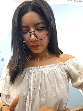 Pretty roxxyy online show from September 19, 2025, 1:37 pm