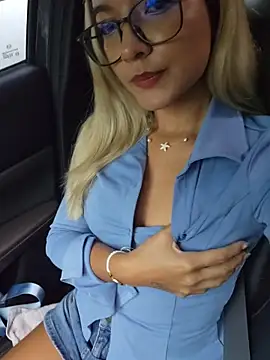 Pretty roxxyy online show from March 7, 2026, 12:43 pm