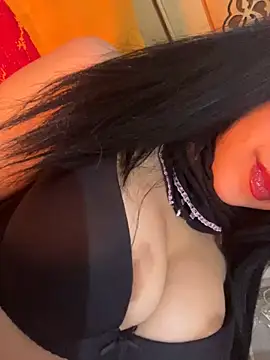 QueenLujaine online show from April 18, 2026, 9:26 pm