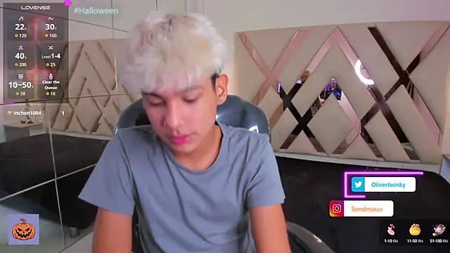 OliverTwinky online show from October 9, 2025, 3:23 pm