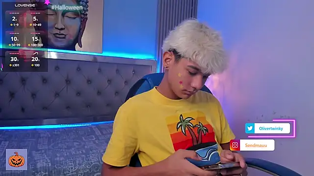 OliverTwinky online show from October 5, 2025, 2:41 pm