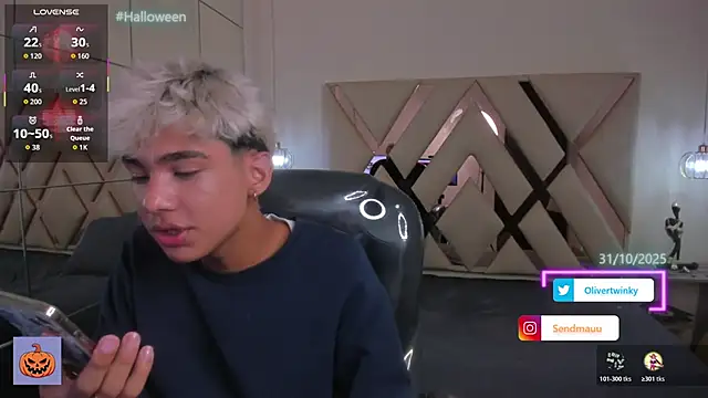 OliverTwinky online show from October 24, 2025, 2:16 pm