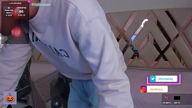 OliverTwinky online show from October 3, 2025, 1:34 pm