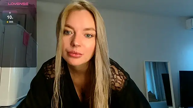 Snapshot of Eva___forever chatting on October 15, 2025, 1:04 am Eva   forever online show from October 15, 2025, 1:04 am