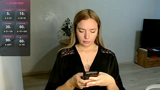 Snapshot of Eva___forever chatting on October 27, 2025, 1:06 am Eva   forever online show from October 27, 2025, 1:06 am