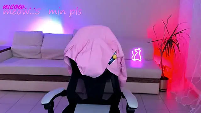 SweetMeeow online show from November 12, 2025, 1:10 am