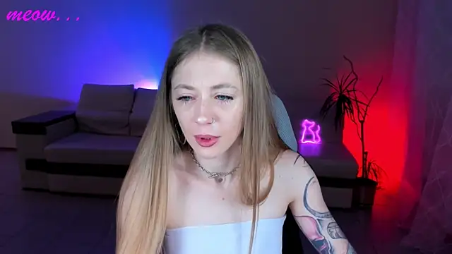 SweetMeeow online show from November 17, 2025, 1:20 am