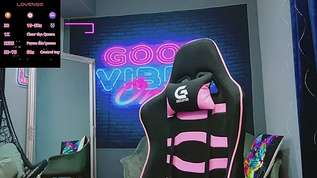 Snapshot of AlessiaCroft chatting on September 29, 2025, 4:08 am AlessiaCroft online show from September 29, 2025, 4:08 am