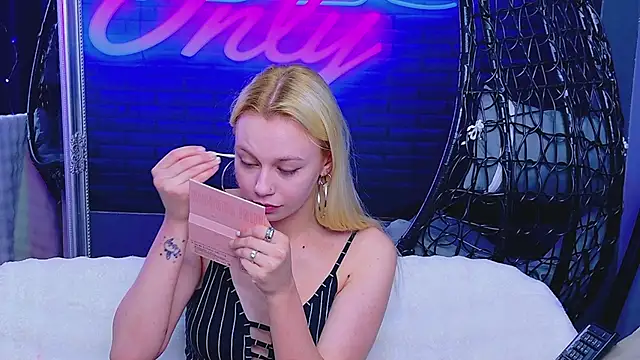 Snapshot of AlessiaCroft chatting on April 30, 2026, 4:08 am AlessiaCroft online show from April 30, 2026, 4:08 am