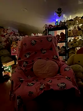 w3tkittty online show from December 22, 2025, 2:22 am