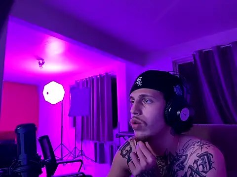 Snapshot of bigrosa21cm chatting on October 12, 2025, 6:26 am bigrosa21cm online show from October 12, 2025, 6:26 am