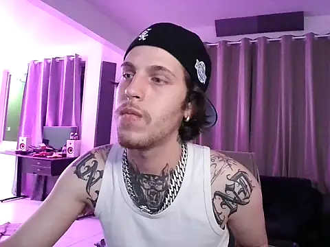 Snapshot of bigrosa21cm chatting on October 31, 2025, 11:33 pm bigrosa21cm online show from October 31, 2025, 11:33 pm