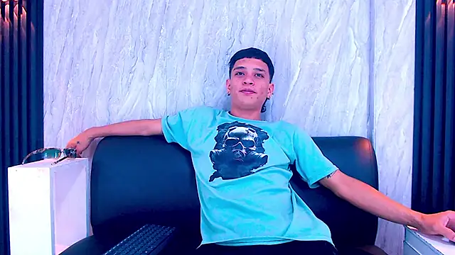 Snapshot of Matt_Ruso chatting on September 16, 2025, 6:53 pm Matt Ruso online show from September 16, 2025, 6:53 pm