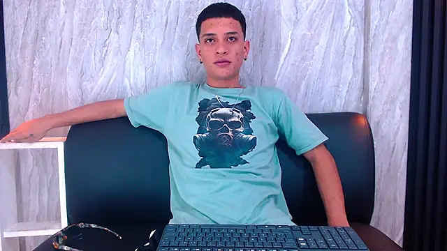 Snapshot of Matt_Ruso chatting on September 24, 2025, 6:58 pm Matt Ruso online show from September 24, 2025, 6:58 pm