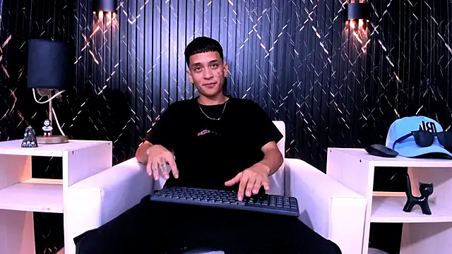 Snapshot of Matt_Ruso chatting on October 26, 2025, 3:40 am Matt Ruso online show from October 26, 2025, 3:40 am