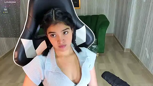 Snapshot of clementine_t chatting on October 21, 2025, 12:37 pm clementine t online show from October 21, 2025, 12:37 pm