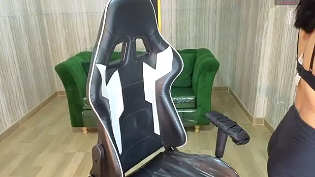 Snapshot of clementine_t chatting on October 19, 2025, 12:19 pm clementine t online show from October 19, 2025, 12:19 pm