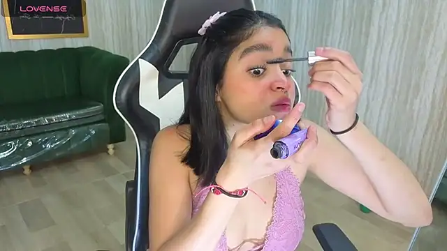 Snapshot of clementine_t chatting on September 29, 2025, 11:27 am clementine t online show from September 29, 2025, 11:27 am