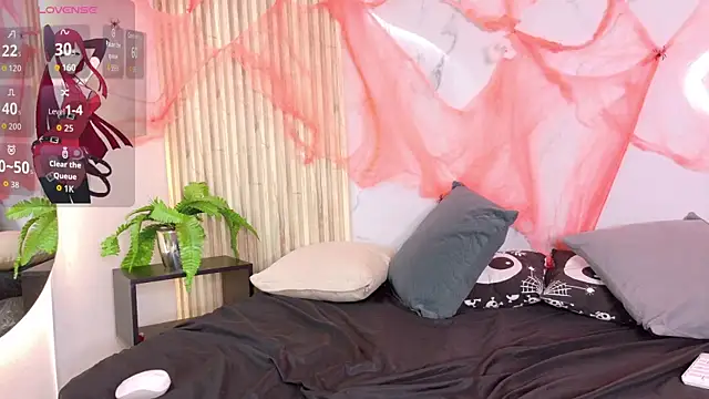 BellaRoux online show from October 7, 2025, 1:23 pm