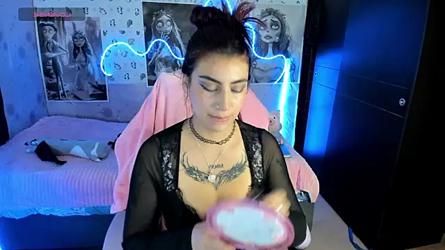 Medussa katt online show from July 6, 2026, 9:39 pm