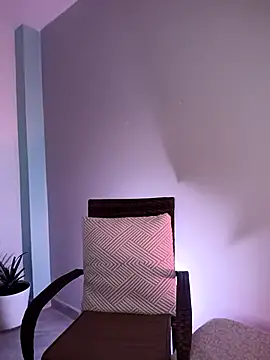 Alicia Montess online show from October 19, 2025, 4:15 am