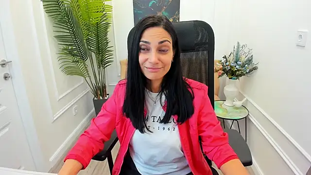 Snapshot of AllaYerty chatting on October 5, 2025, 11:34 am AllaYerty online show from October 5, 2025, 11:34 am