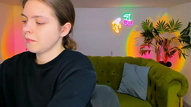 marshmallowee online show from November 27, 2025, 1:11 pm