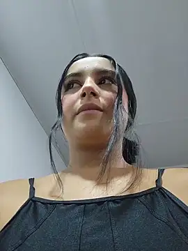 Rosa Warreen  online show from October 16, 2025, 12:46 pm