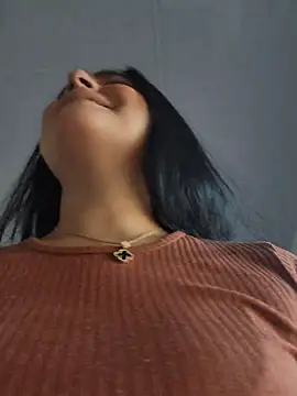 Rosa Warreen  online show from October 23, 2025, 12:37 pm