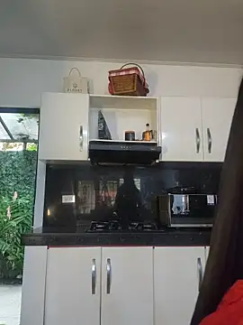 Rosa Warreen  online show from October 31, 2025, 1:30 pm