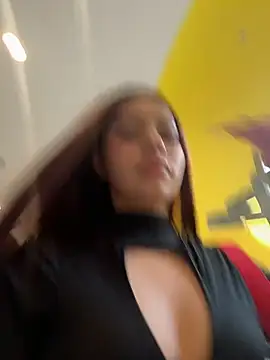 Cristina pinkk online show from April 8, 2026, 9:16 pm