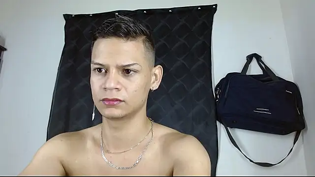 Snapshot of axce1_boy24 chatting on October 28, 2025, 12:37 pm axce1 boy24 online show from October 28, 2025, 12:37 pm