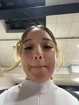 Baby  Otaku online show from April 18, 2026, 7:07 pm