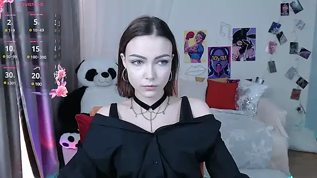 LinaLirian online show from March 21, 2025, 1:34 pm