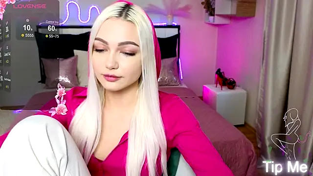 Snapshot of LinaLirian chatting on October 17, 2025, 1:35 pm LinaLirian online show from October 17, 2025, 1:35 pm